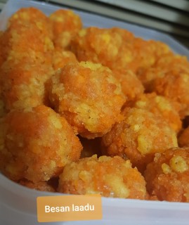 Besan(chana Flour) Ladoos