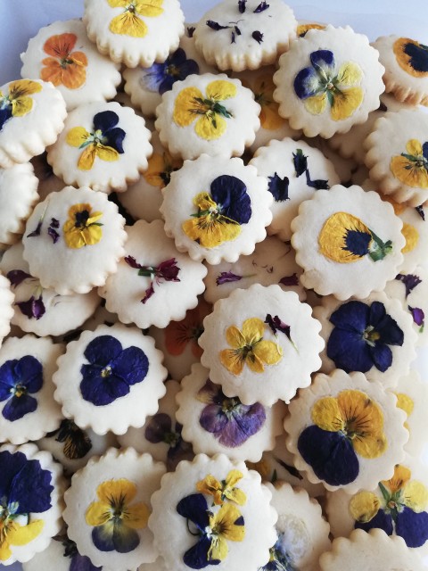 Flowerpressed Shortbread