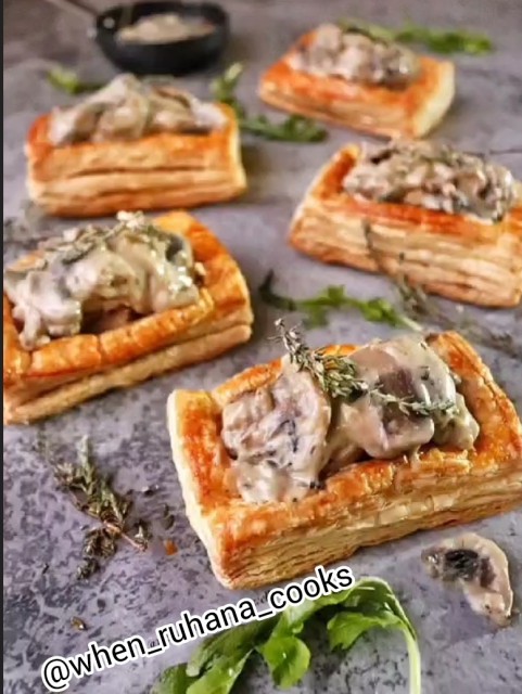 Creamy Cheesy Mushroom Vol-au Vents