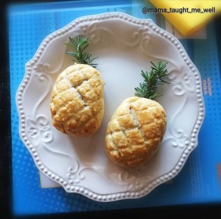 Pineapple & Coconut Stuffed Scones
