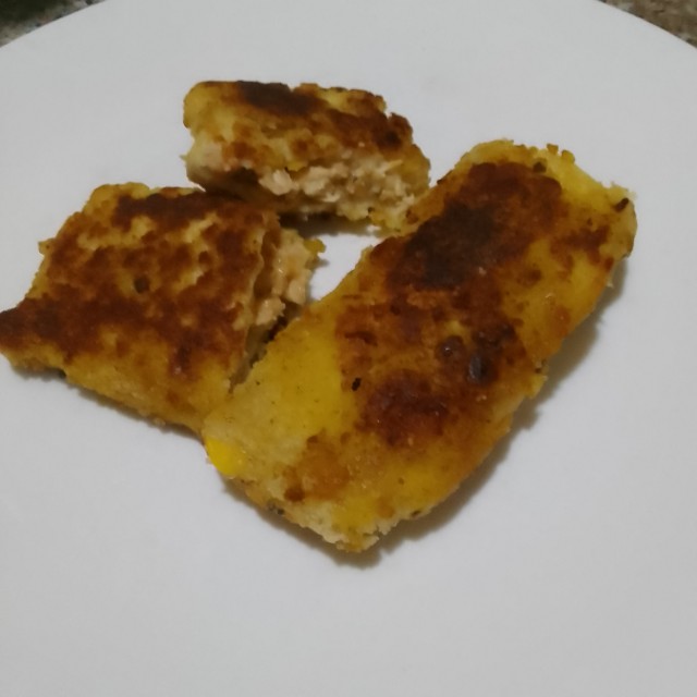 Creamy Chicken And Sweetcorn Breadrolls