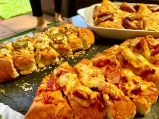 Chicken Pides And Vienna Pide