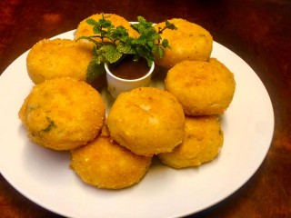 Mince And Potato Alloo Puri