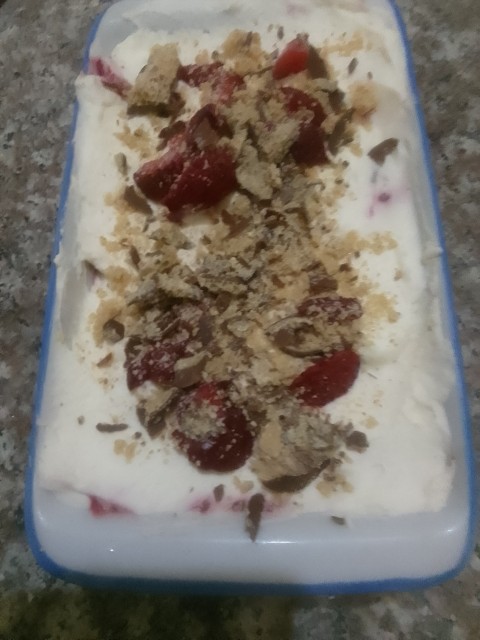 Strawberries-and-cream-trifle