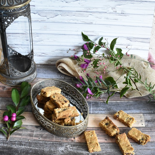 Date And Apricot Slices