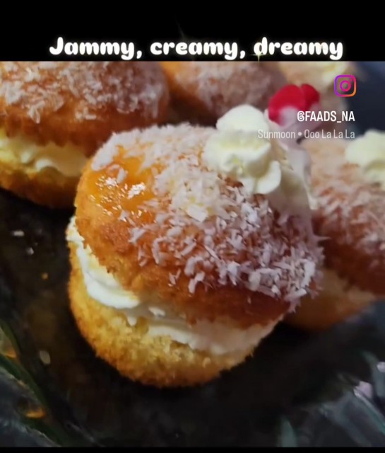 Apricot Jam And Cream Cupcakes
