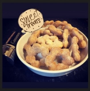 Puri Donuts In Cinnamon Sugar