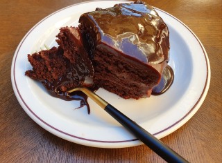 Thee Most Amazing Chocolate Cake (for Serious )