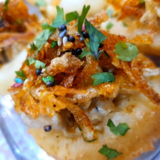 Chicken On Puri Savoury