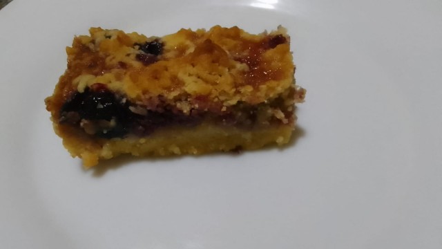 Mixed Berry Crumble Bars