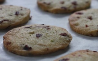 Cranberry Nut Cookies With Ice Cream And Passion Fruit Sauce