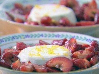 Panna Cotta With Balsamic Strawberries