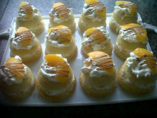 Cream And Peaches Cakes