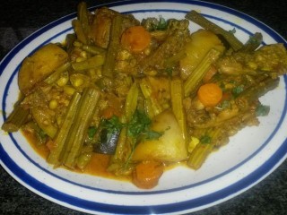 Desi Style Indian Veges N Chicken