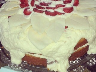 Creamy Strawberry Cake