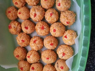 Crunchy Cornflake And Date Biscuits