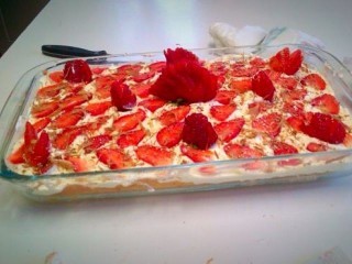 Strawberry & Vanilla Fresh Cream Cake