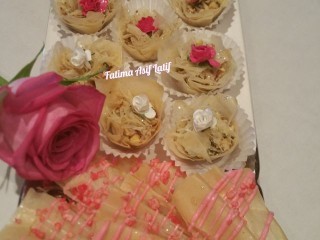 Baklava And Phyllo Fans With Milky Bar