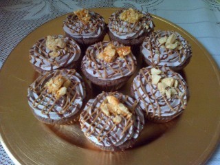 Salted Caramel Drizzled Choc Cuppies