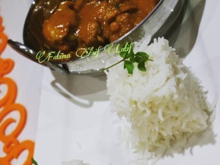 Chicken With Yogurt And Coconut Sauce