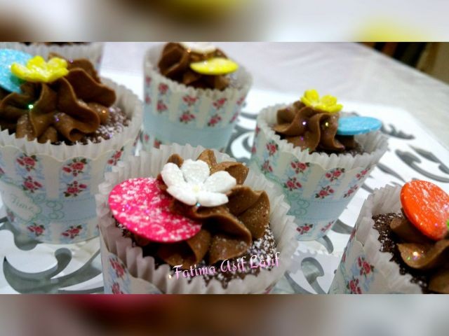 Chocolate Cupcakes With Creamy Icing