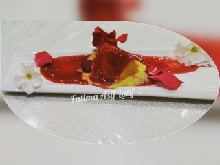 Mango Ice Cream With Raspberry Coulis