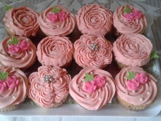 Icing Cupcakes