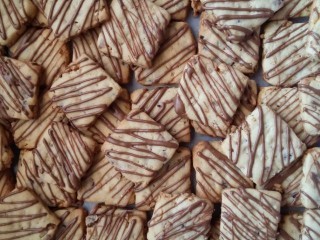 Date And Nut Crunchies