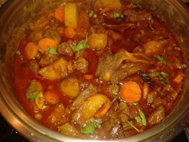 Spicy Beef Curry With Carrots , Peas And Potatoes
