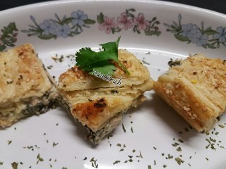 Creamy Spinach, Mushroom, Feta & Chicken Pie