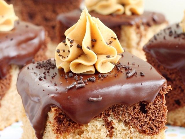 Peanut Butter And Chocolate Cake Squares