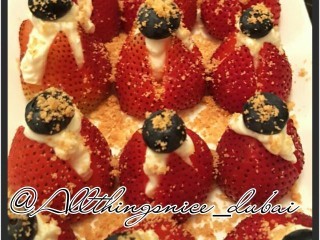 Cheesecake Filled Strawberries