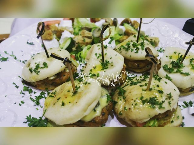 Mini Chicken Burgers In Pita Bread 🍞