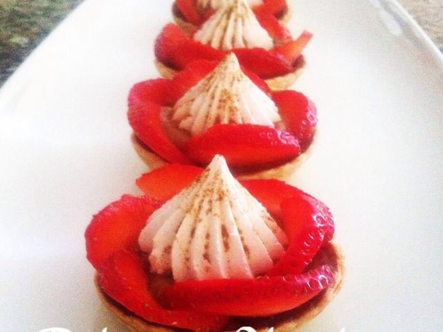 Rosette Toffee Pudding Tarts