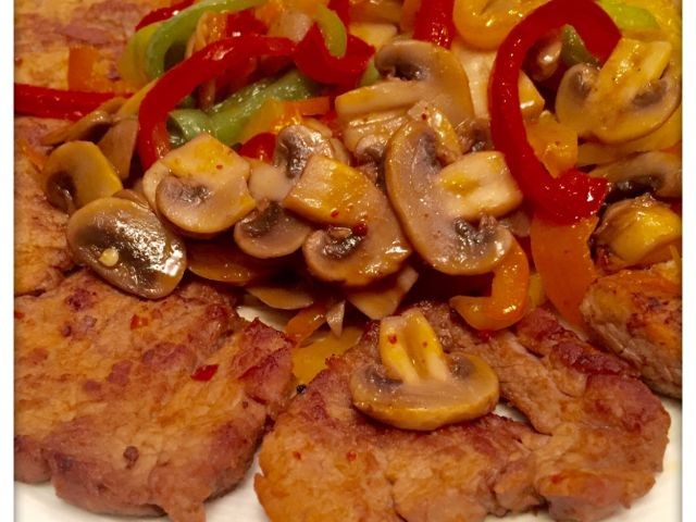Pan Seared Steak With Mixed Peppers And Mushroom Stir Fry