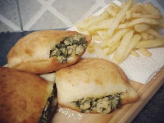 *vetkoek With Creamed Spinach N Chicken*