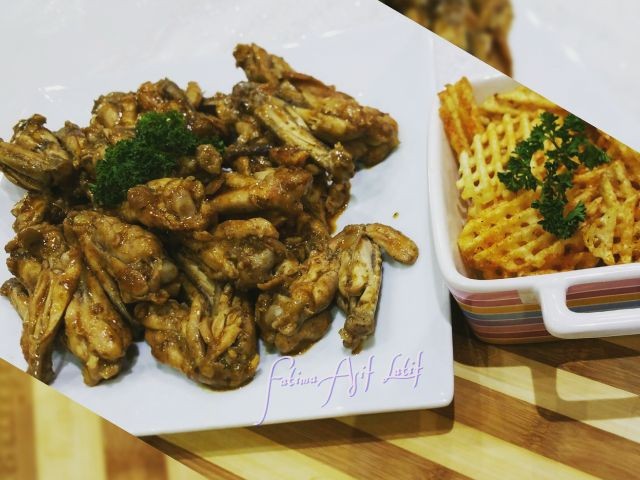 Chicken Wings With Aromatic Potato Waffle Crisps