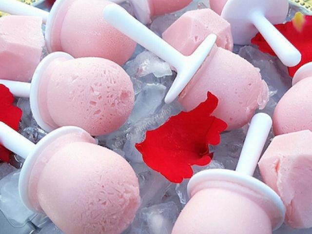 Rose And Strawberry Milkshake Ice Lollies