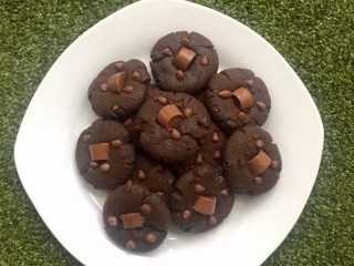 Chocolate Chip Cookies  (rolo Center)
