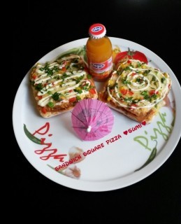 Sandwich Square Pizza