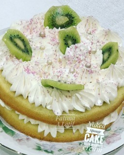 Sponge Cake With Whipped Cream