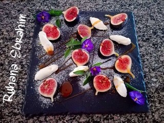 Caramelized Figs With Cinnamon Mascarpone & Ginger Crumb