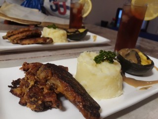 Kashmiri Chops With Black Pepper Sauce And Veggies