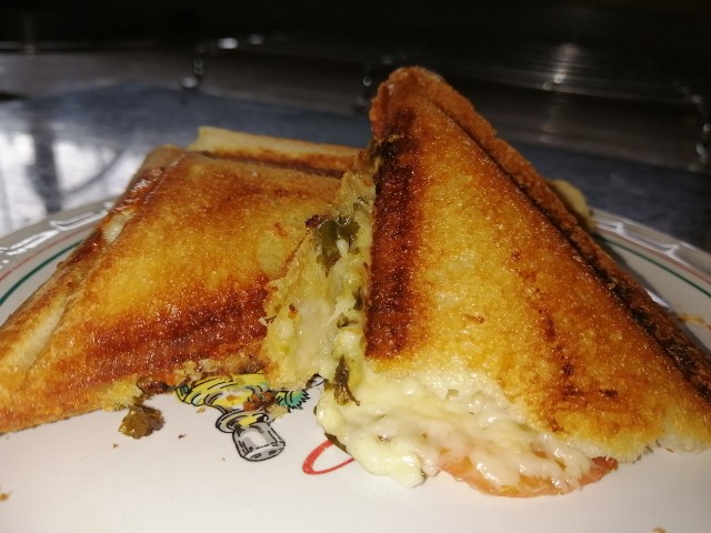 Cheese & Tomato Garlic Sandwich