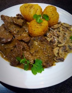 Pepper Steak With Creamy Mushrooms