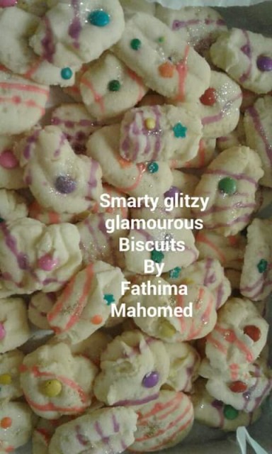 Smartly, Glitzy Glamour Biscuits