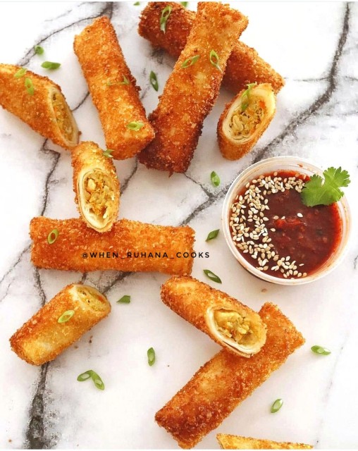 Crumbed Sriracha Chicken Springrolls