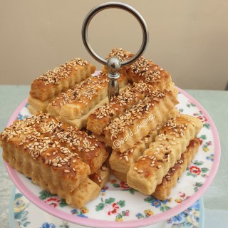 Sesame Savoury Biscuits