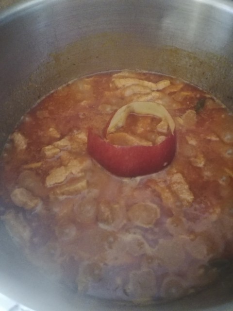 Sweet & Sour Apple Steak Curry