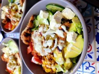 Grilled Chicken And Avo Salad Bowls